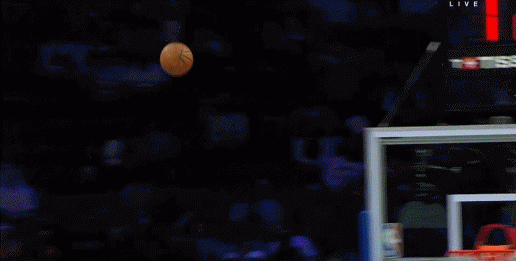 割鹿刀在手！博纳崴脚仍坚持作战 12中11砍22分已创生涯新高