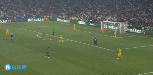 非静止画面！国米开门球，登贝莱踩着禁区线蓄势猛扑?