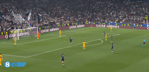 非静止画面！国米开门球，登贝莱踩着禁区线蓄势猛扑?