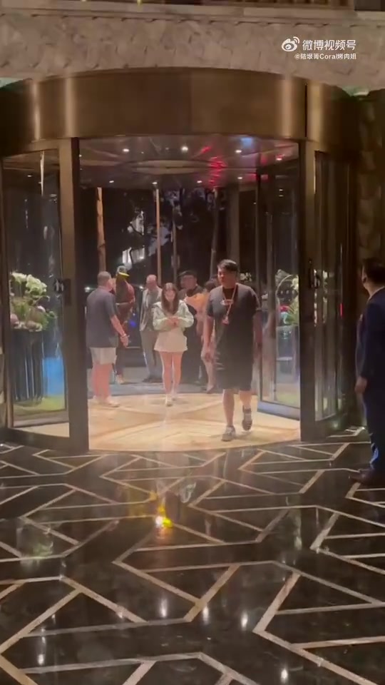 人气依旧！甜瓜安东尼已抵达上海开启中国行 上次来中国是13年前